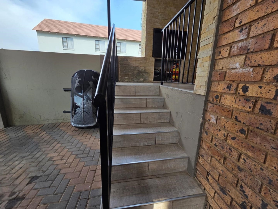 3 Bedroom Property for Sale in Kosmosdal Gauteng