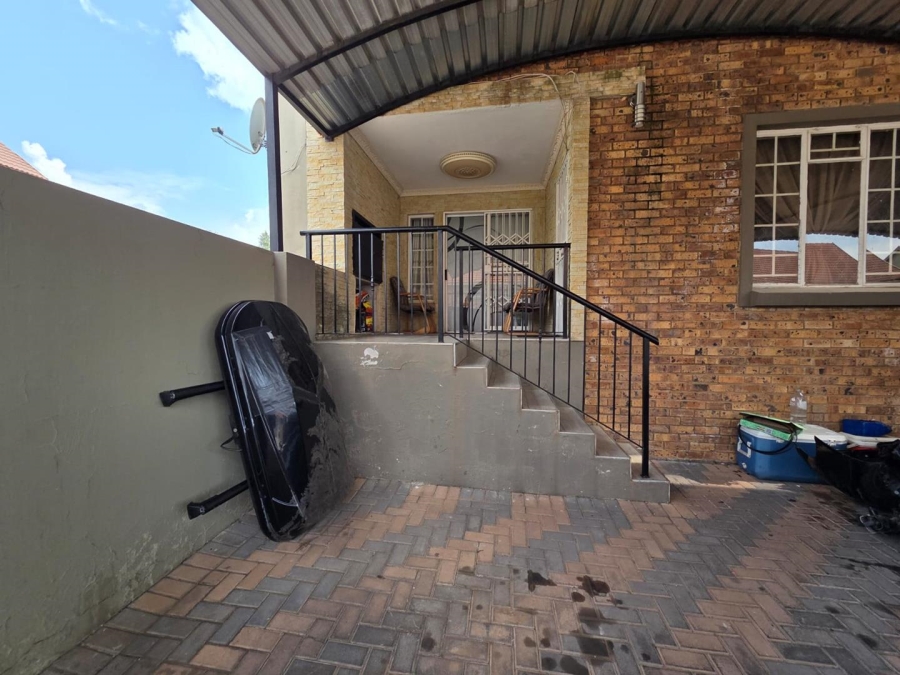 3 Bedroom Property for Sale in Kosmosdal Gauteng