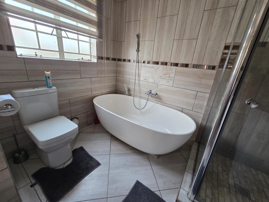 3 Bedroom Property for Sale in Kosmosdal Gauteng