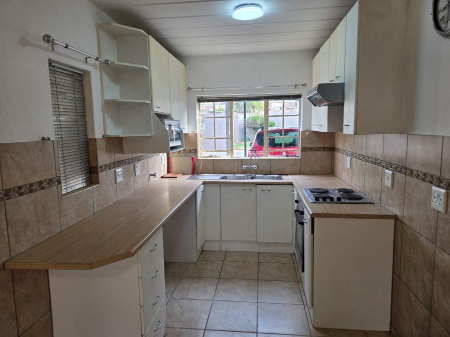 To Let 2 Bedroom Property for Rent in Randpark Ridge Gauteng