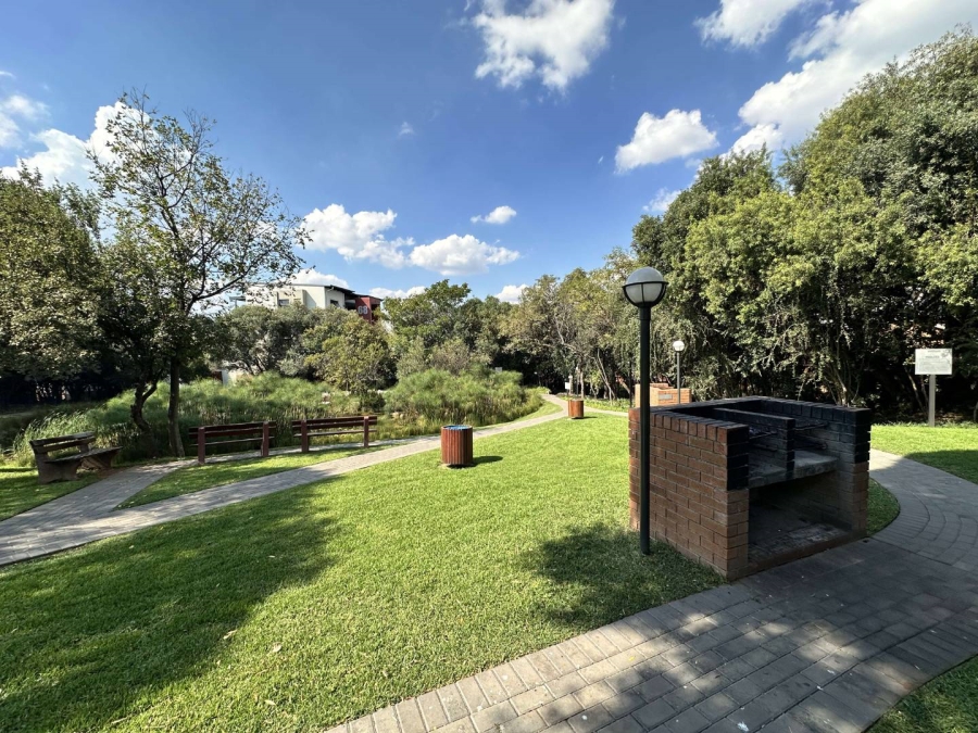 To Let 1 Bedroom Property for Rent in Fourways Gardens Gauteng