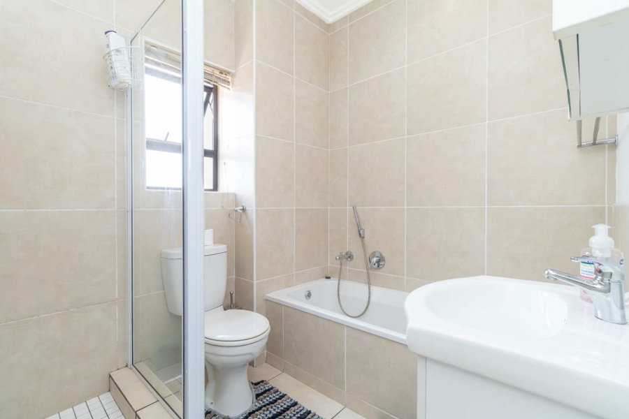 To Let 2 Bedroom Property for Rent in Barbeque Downs Gauteng