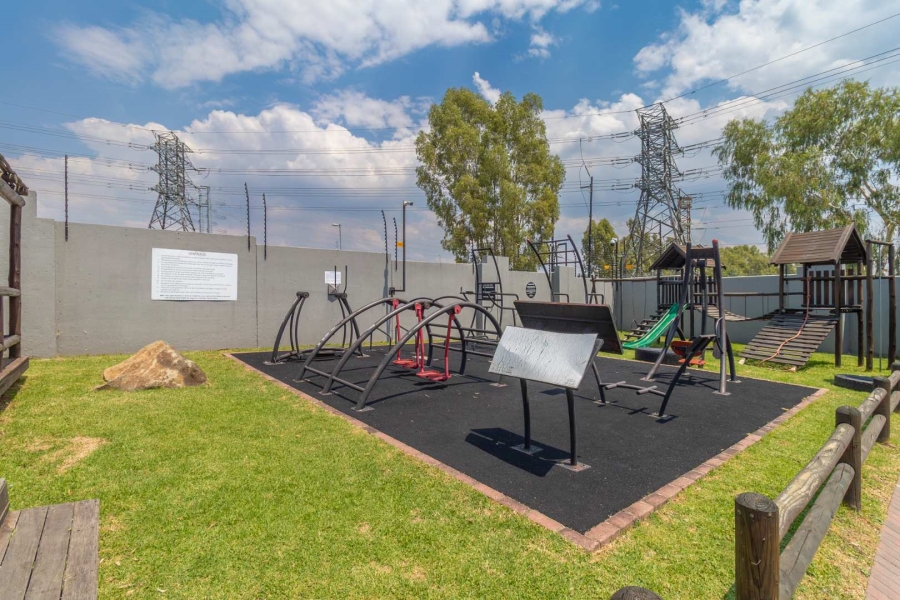 To Let 2 Bedroom Property for Rent in Barbeque Downs Gauteng