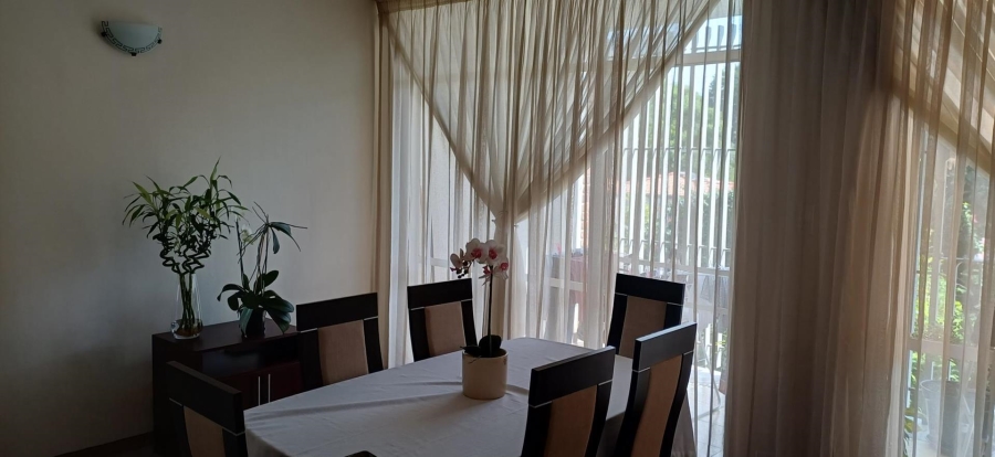 To Let 2 Bedroom Property for Rent in Benmore Gardens Gauteng