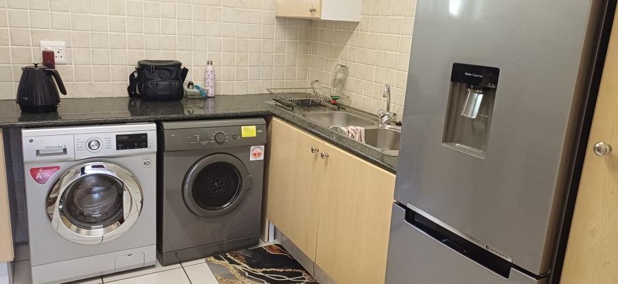 To Let 2 Bedroom Property for Rent in Benmore Gardens Gauteng