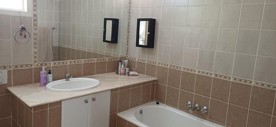 To Let 2 Bedroom Property for Rent in Benmore Gardens Gauteng