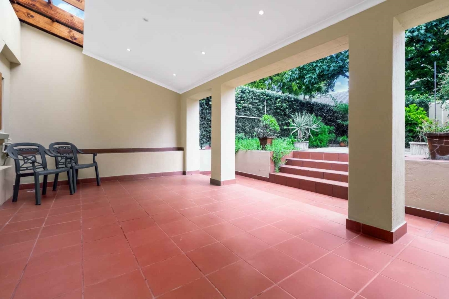 To Let 2 Bedroom Property for Rent in Lonehill Gauteng