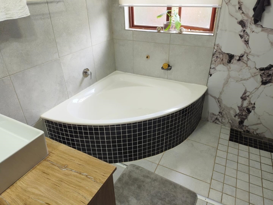 3 Bedroom Property for Sale in Silver Lakes Golf Estate Gauteng