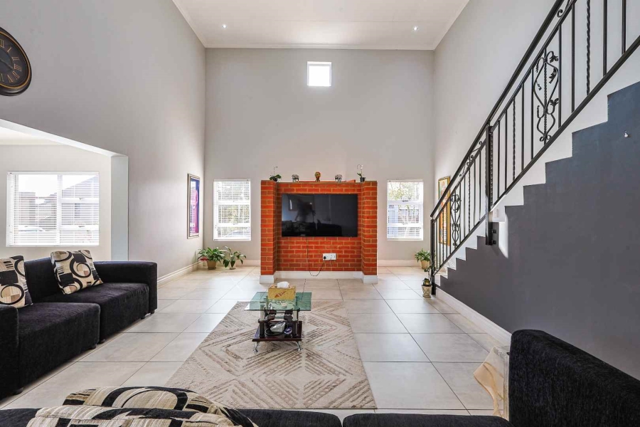 5 Bedroom Property for Sale in Country View Estate Gauteng