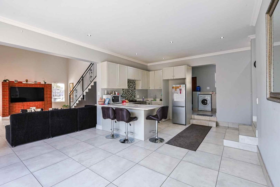 5 Bedroom Property for Sale in Country View Estate Gauteng