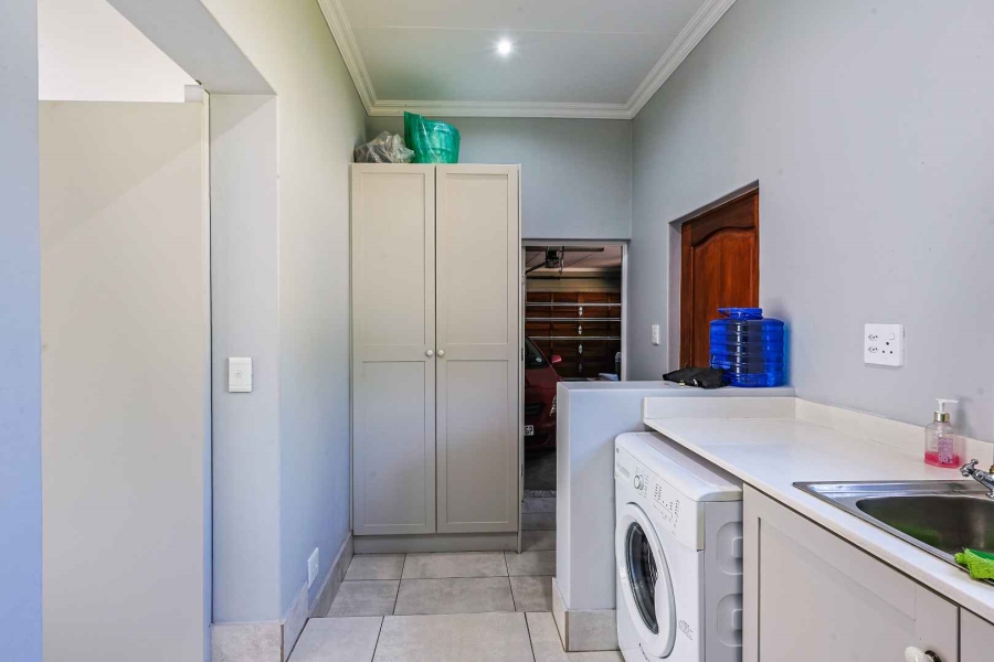 5 Bedroom Property for Sale in Country View Estate Gauteng