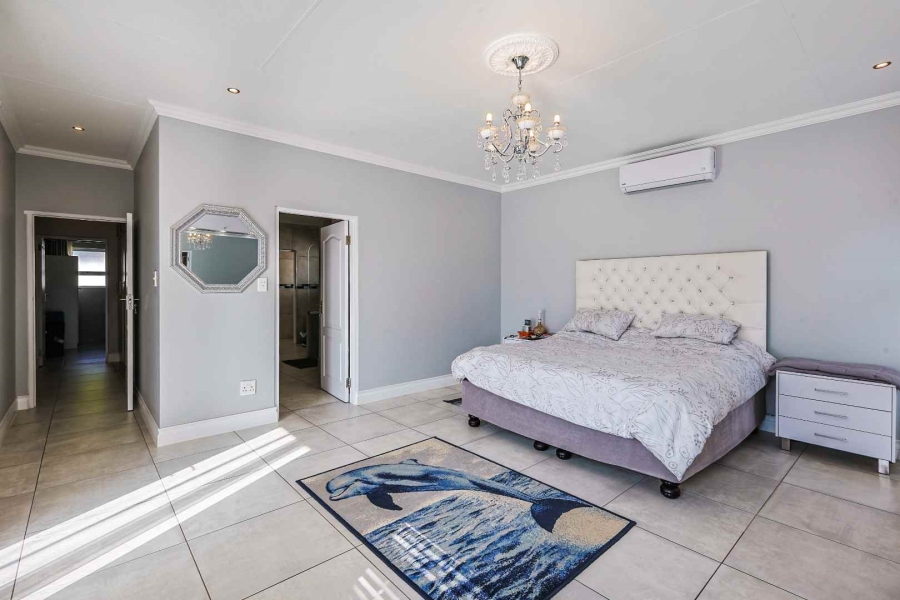 5 Bedroom Property for Sale in Country View Estate Gauteng