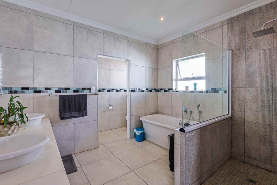 5 Bedroom Property for Sale in Country View Estate Gauteng