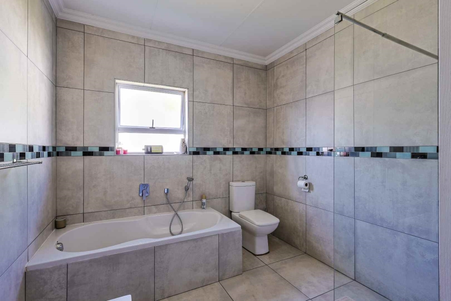 5 Bedroom Property for Sale in Country View Estate Gauteng