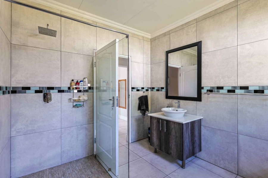 5 Bedroom Property for Sale in Country View Estate Gauteng