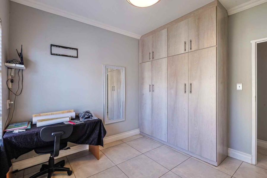 5 Bedroom Property for Sale in Country View Estate Gauteng