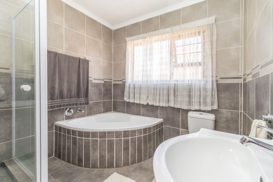 3 Bedroom Property for Sale in Honeydew Manor Gauteng