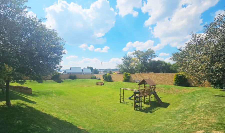 3 Bedroom Property for Sale in Honeydew Manor Gauteng