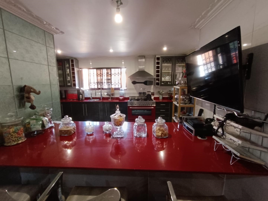 7 Bedroom Property for Sale in Raslouw A H Gauteng