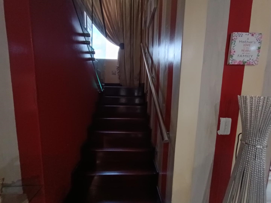 7 Bedroom Property for Sale in Raslouw A H Gauteng