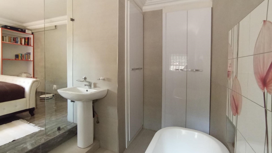 7 Bedroom Property for Sale in Raslouw A H Gauteng