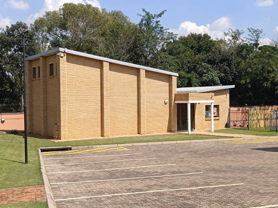 7 Bedroom Property for Sale in Raslouw A H Gauteng