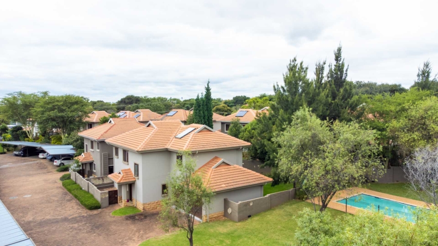 2 Bedroom Property for Sale in Crowthorne AH Gauteng
