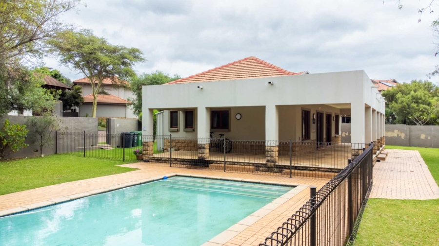 2 Bedroom Property for Sale in Crowthorne AH Gauteng