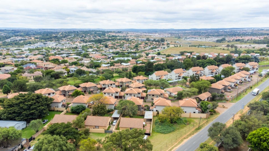 2 Bedroom Property for Sale in Crowthorne AH Gauteng