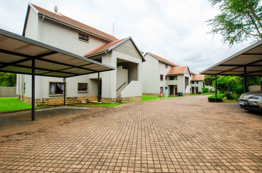 2 Bedroom Property for Sale in Crowthorne AH Gauteng