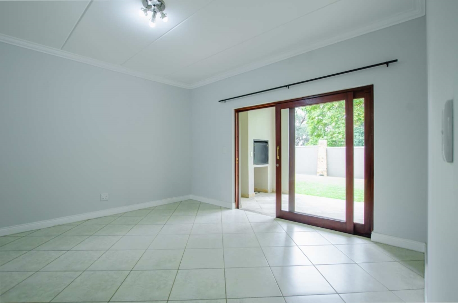 2 Bedroom Property for Sale in Crowthorne AH Gauteng