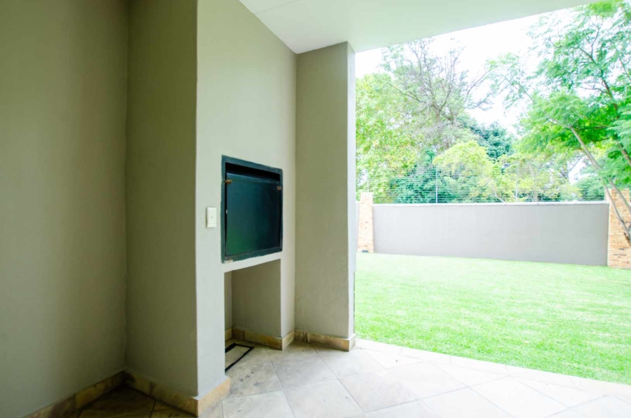 2 Bedroom Property for Sale in Crowthorne AH Gauteng