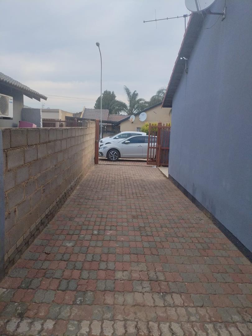 4 Bedroom Property for Sale in Mamelodi Gardens Gauteng