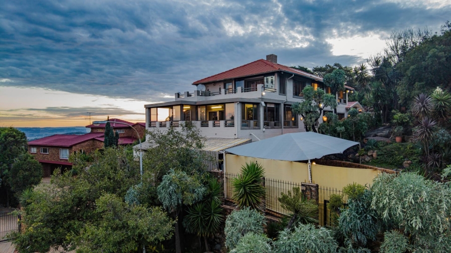 6 Bedroom Property for Sale in Glenvista Gauteng