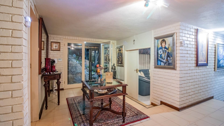 6 Bedroom Property for Sale in Glenvista Gauteng