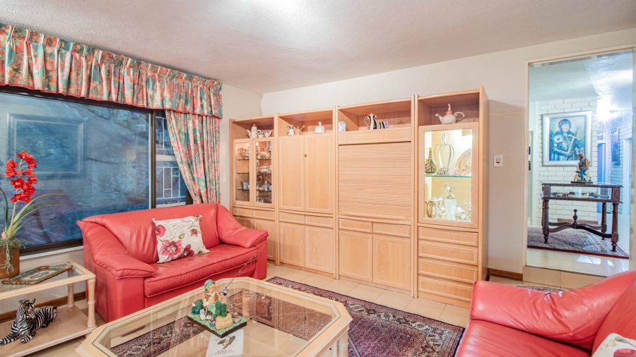 6 Bedroom Property for Sale in Glenvista Gauteng