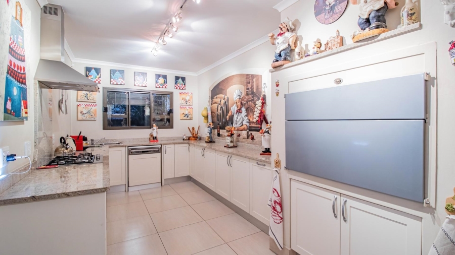 6 Bedroom Property for Sale in Glenvista Gauteng