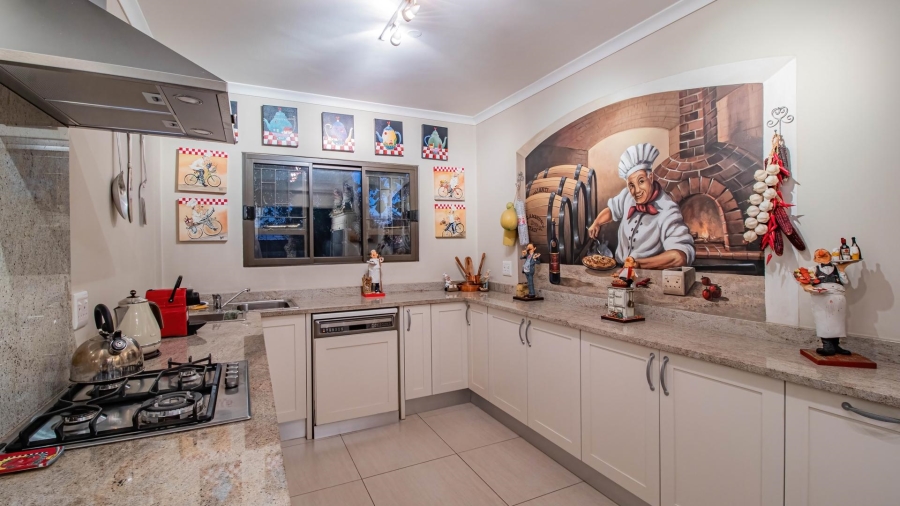 6 Bedroom Property for Sale in Glenvista Gauteng