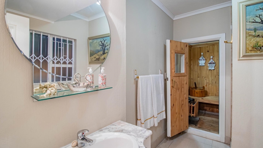 6 Bedroom Property for Sale in Glenvista Gauteng
