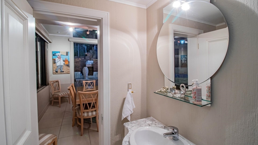 6 Bedroom Property for Sale in Glenvista Gauteng