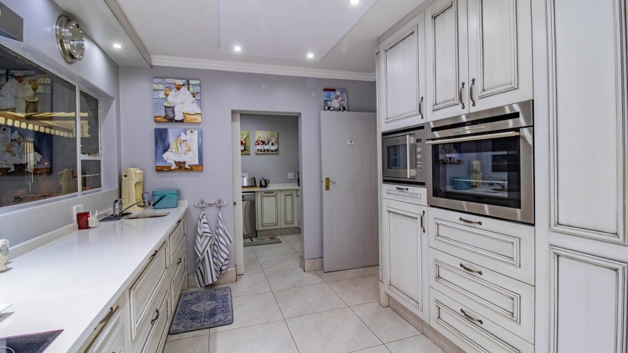 6 Bedroom Property for Sale in Glenvista Gauteng