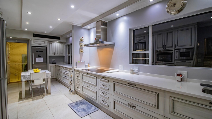 6 Bedroom Property for Sale in Glenvista Gauteng