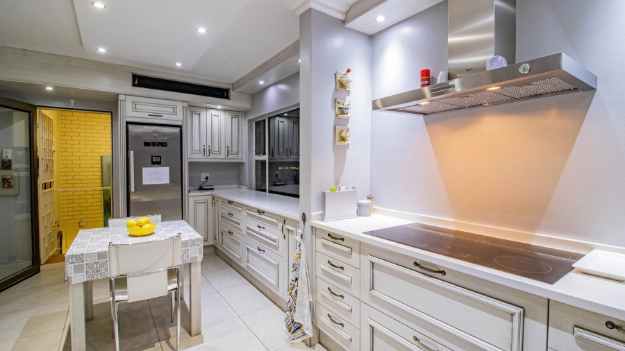 6 Bedroom Property for Sale in Glenvista Gauteng