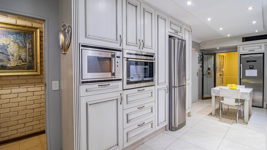 6 Bedroom Property for Sale in Glenvista Gauteng