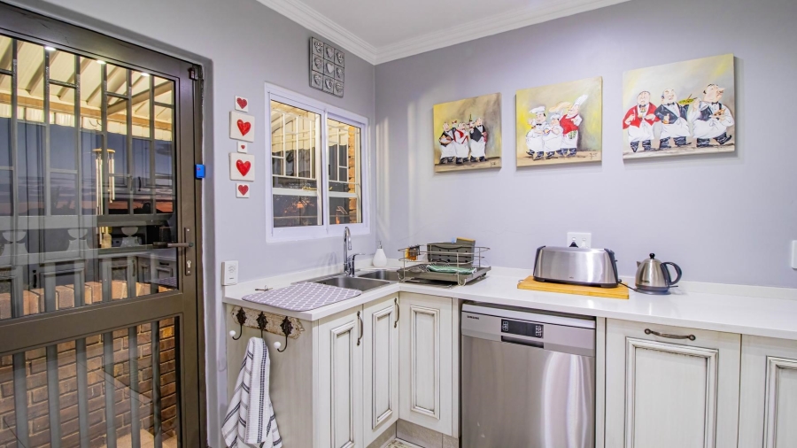 6 Bedroom Property for Sale in Glenvista Gauteng