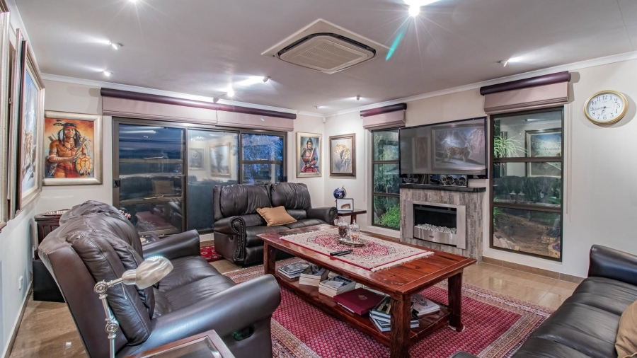 6 Bedroom Property for Sale in Glenvista Gauteng