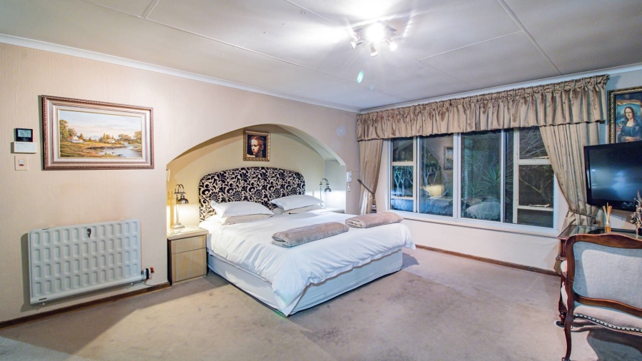6 Bedroom Property for Sale in Glenvista Gauteng