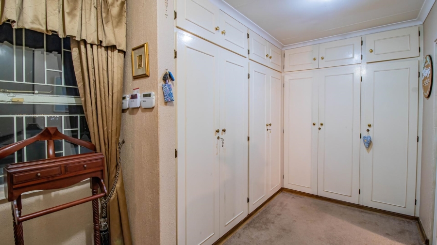 6 Bedroom Property for Sale in Glenvista Gauteng