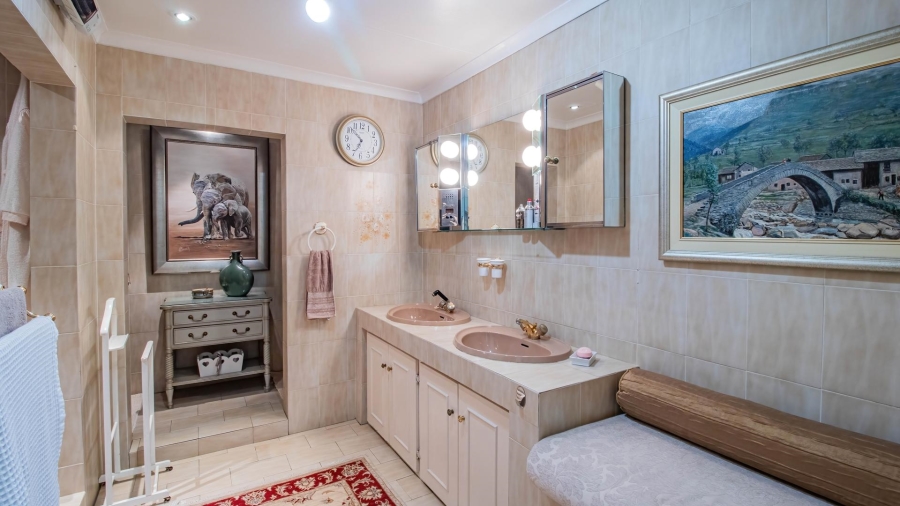 6 Bedroom Property for Sale in Glenvista Gauteng