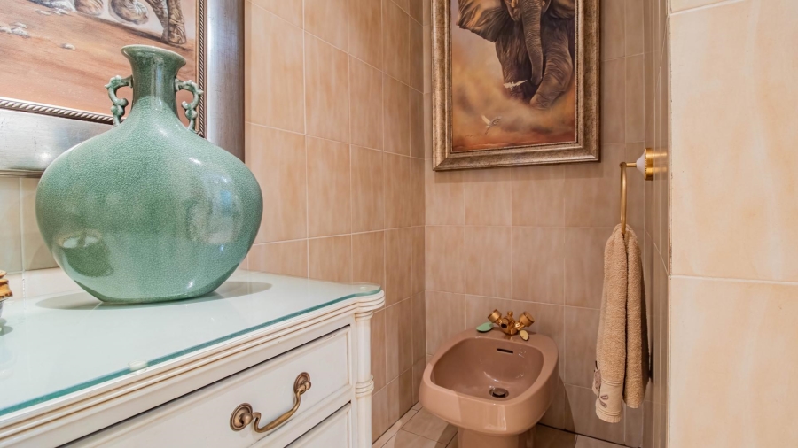 6 Bedroom Property for Sale in Glenvista Gauteng